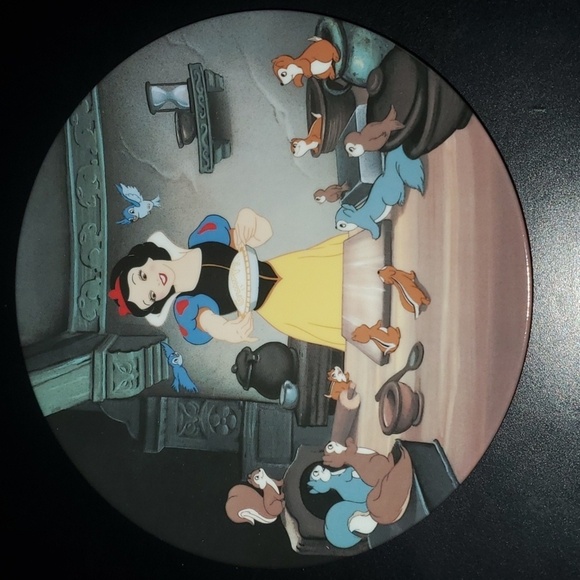 Snow White Knowles home decor plate 8-1/2" colorful Snow White A Special Treat - Picture 1 of 8